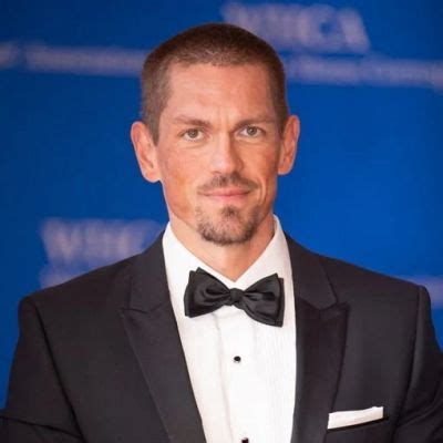 steve howey weight and height|Steve Howey Age, Height, Biography, Wife, Children。